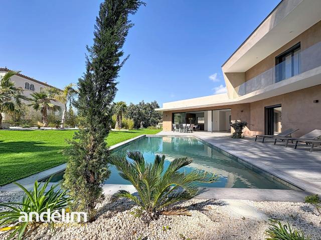 Maison 8 pièces 288 m²