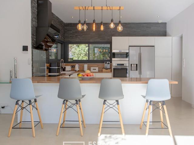 Maison 8 pièces 288 m²