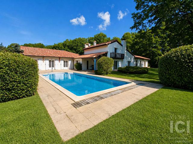 Maison 8 pièces 288 m²