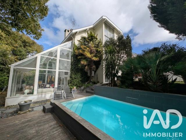 Maison 8 pièces 280 m²