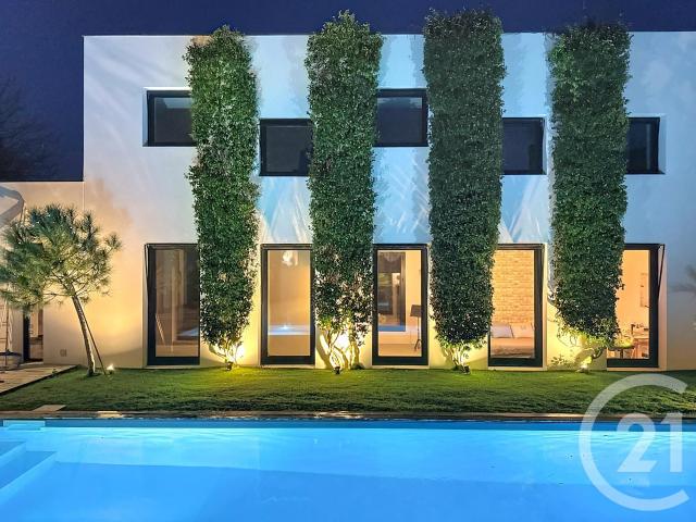 Maison 8 pièces 280 m²