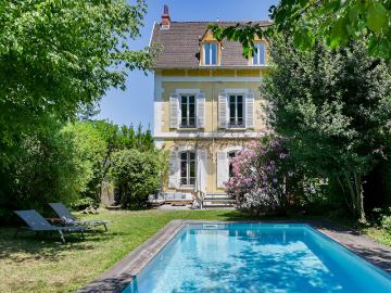 Maison 8 pièces 280 m²