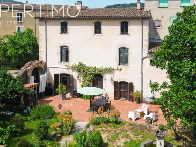 Maison 8 pièces 280 m²