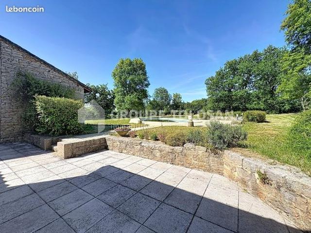 Maison 8 pièces 280 m²