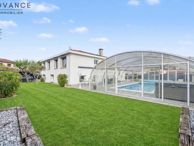 Maison 8 pièces 280 m²
