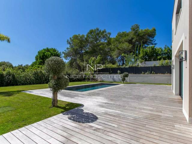 Maison 8 pièces 280 m²