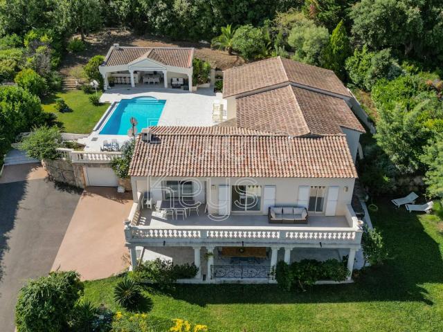 Maison 8 pièces 280 m²