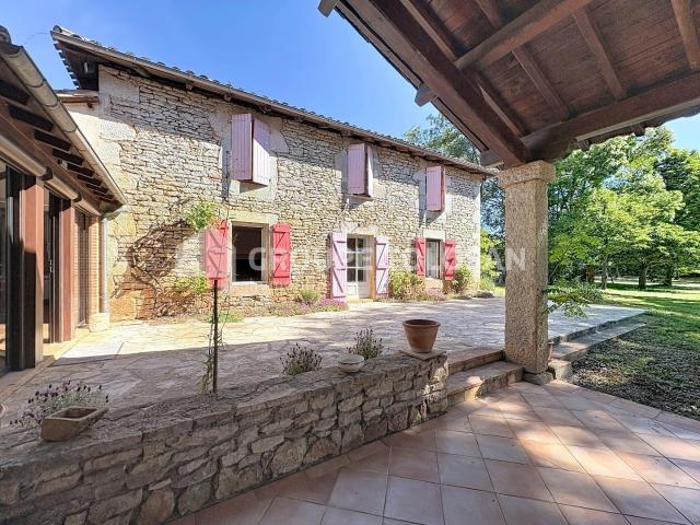Maison 8 pièces 280 m²