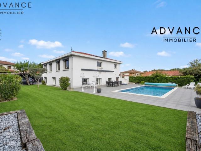 Maison 8 pièces 280 m²