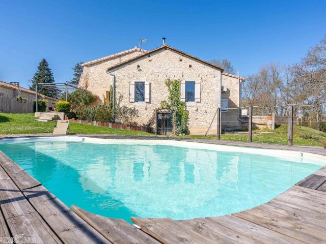 Maison 8 pièces 280 m²