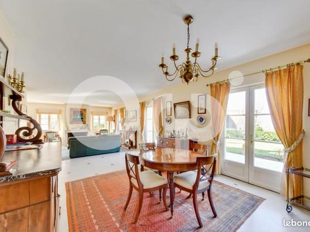 Maison 8 pièces 280 m²
