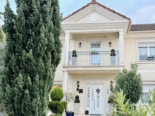 Maison 8 pièces 280 m²