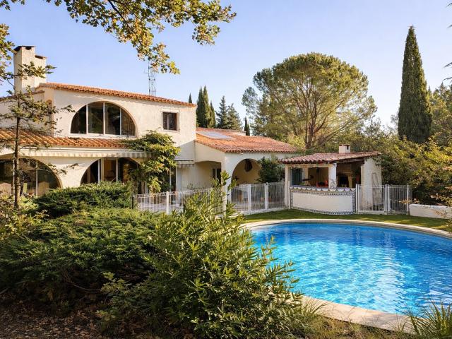 Maison 8 pièces 282 m²