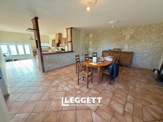 Maison 8 pièces 282 m²