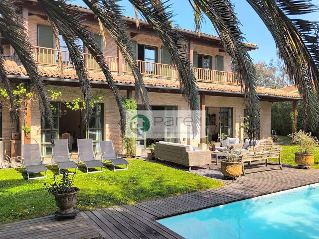 Maison 8 pièces 295 m²