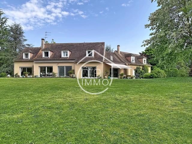 Maison 8 pièces 295 m²
