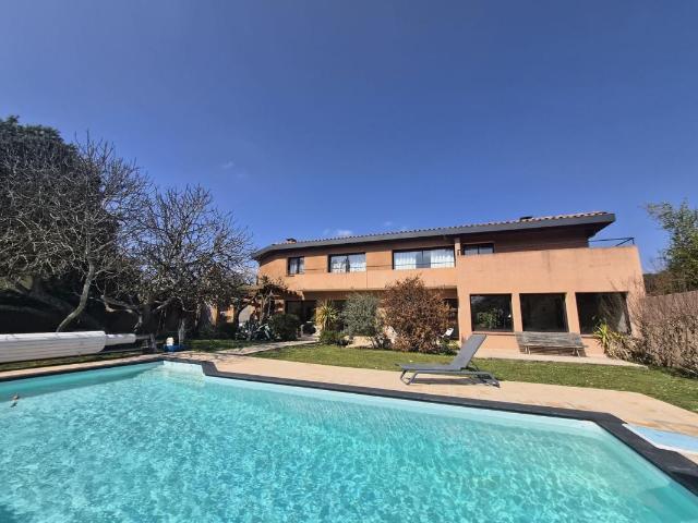 Maison 8 pièces 296 m²
