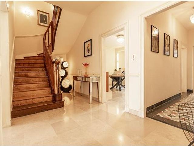 Maison 8 pièces 275 m²