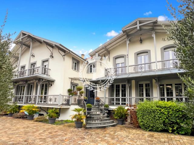 Maison 8 pièces 296 m²