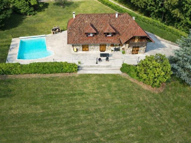 Maison 8 pièces 266 m²