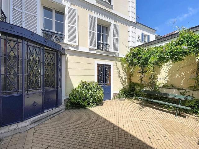 Maison 8 pièces 299 m²