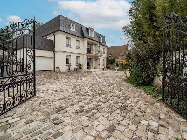 Maison 8 pièces 290 m²