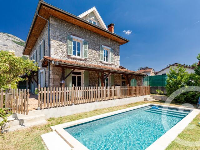 Maison 8 pièces 290 m²