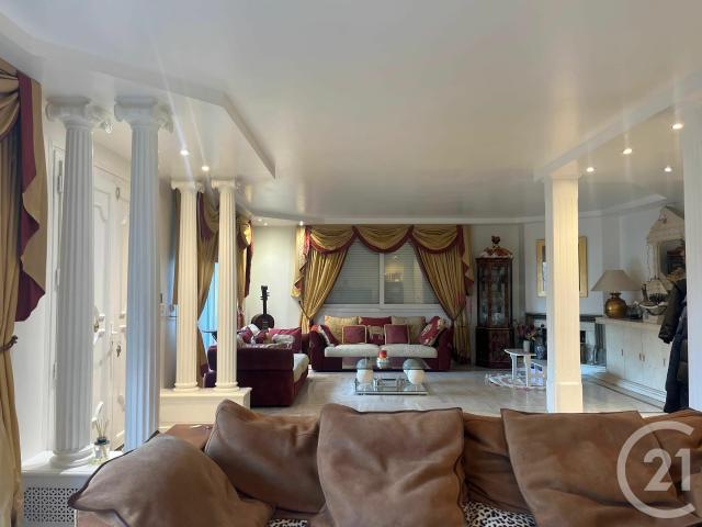 Maison 8 pièces 293 m²