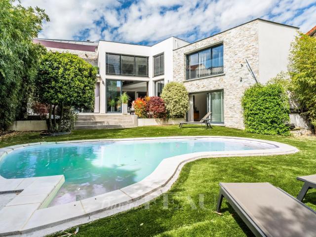 Maison 8 pièces 293 m²