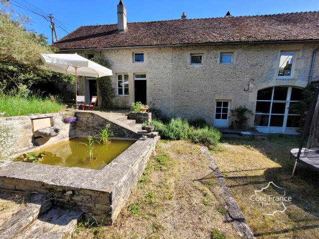 Maison 8 pièces 304 m²