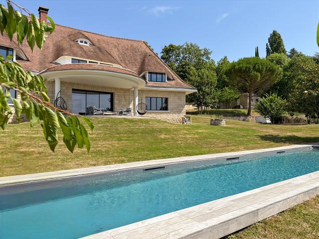 Maison 8 pièces 304 m²