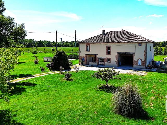 Maison 8 pièces 305 m²
