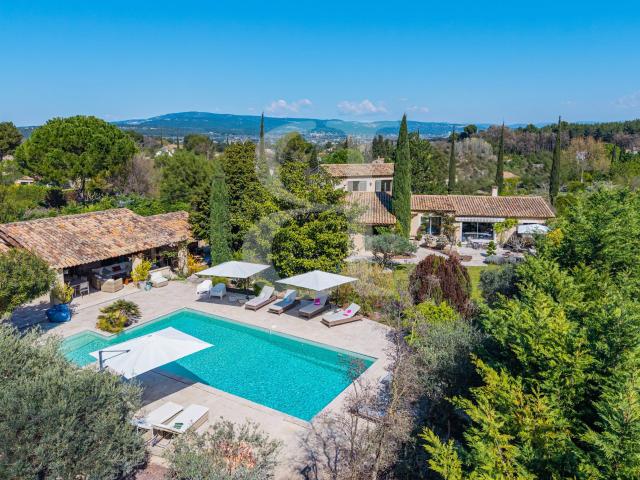 Maison 8 pièces 305 m²