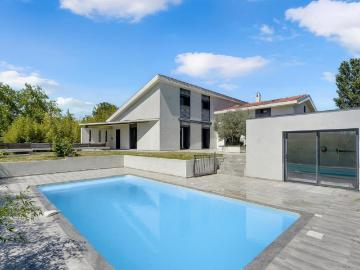 Maison 8 pièces 306 m²