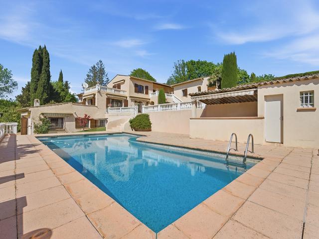 Maison 8 pièces 307 m²