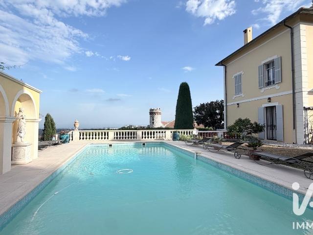 Maison 8 pièces 308 m²