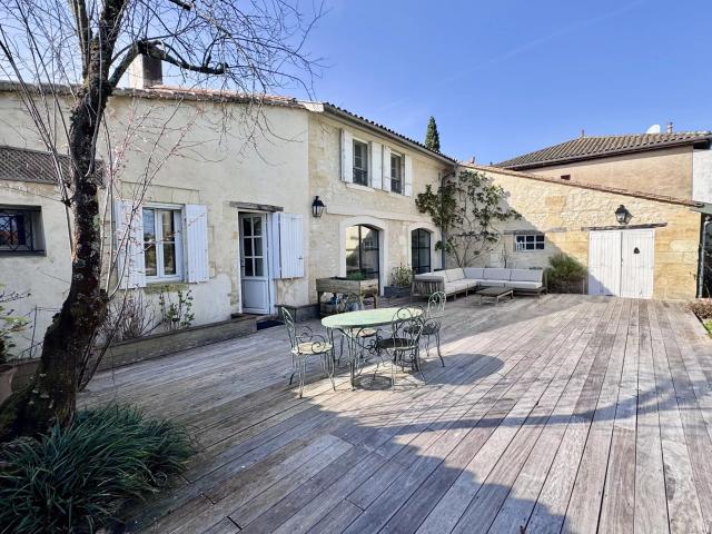 Maison 8 pièces 308 m²