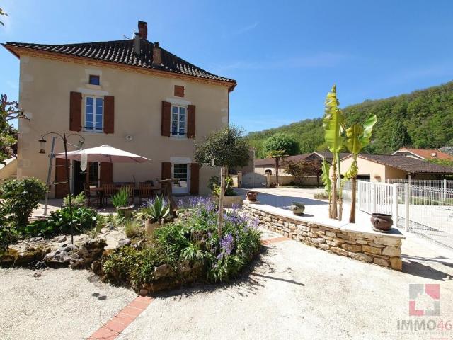 Maison 8 pièces 308 m²