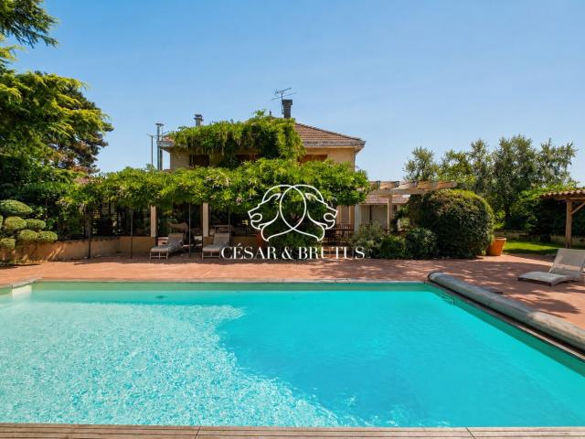 Maison 8 pièces 308 m²
