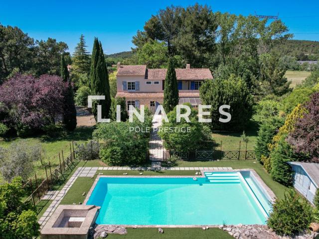 Maison 8 pièces 308 m²