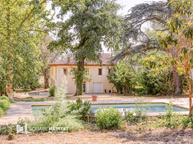 Maison 8 pièces 309 m²