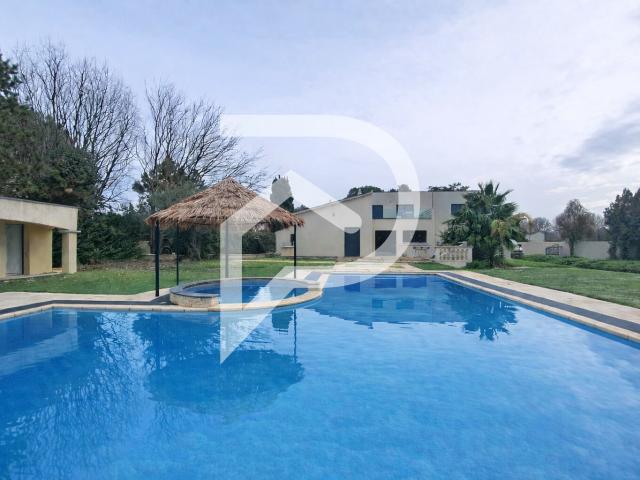 Maison 8 pièces 300 m²