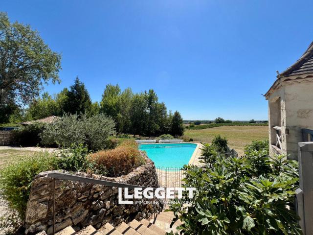 Maison 8 pièces 300 m²