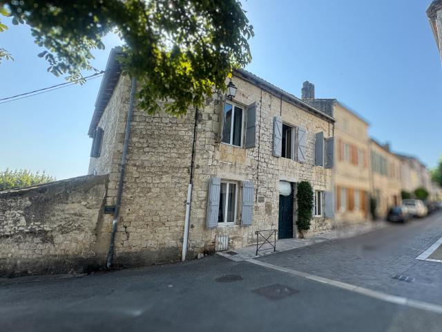 Maison 8 pièces 300 m²