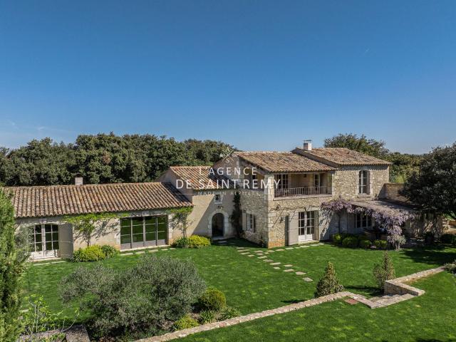 Maison 8 pièces 300 m²