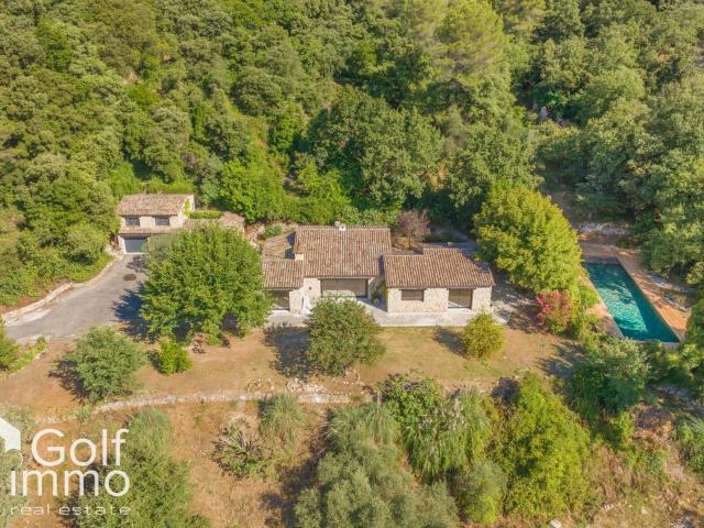 Maison 8 pièces 300 m²