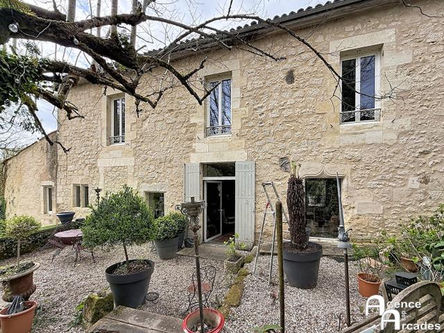 Maison 8 pièces 300 m²