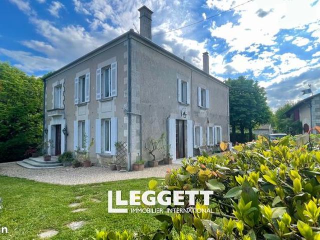Maison 8 pièces 300 m²