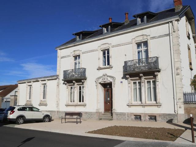 Maison 8 pièces 300 m²