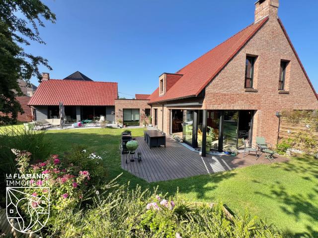 Maison 8 pièces 300 m²